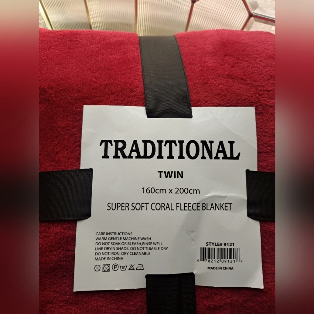 Traditional Twin Super Soft Fleece Plush Red Blanket New